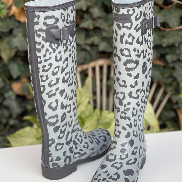 SOLD HUNTER BOOTS ⭐️ - Picture 2 of 8